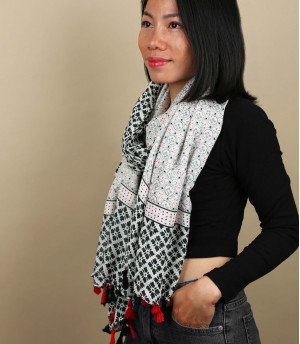 Printed scarf with pompoms