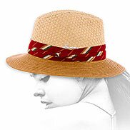 cappello bicolore con treccia rossa